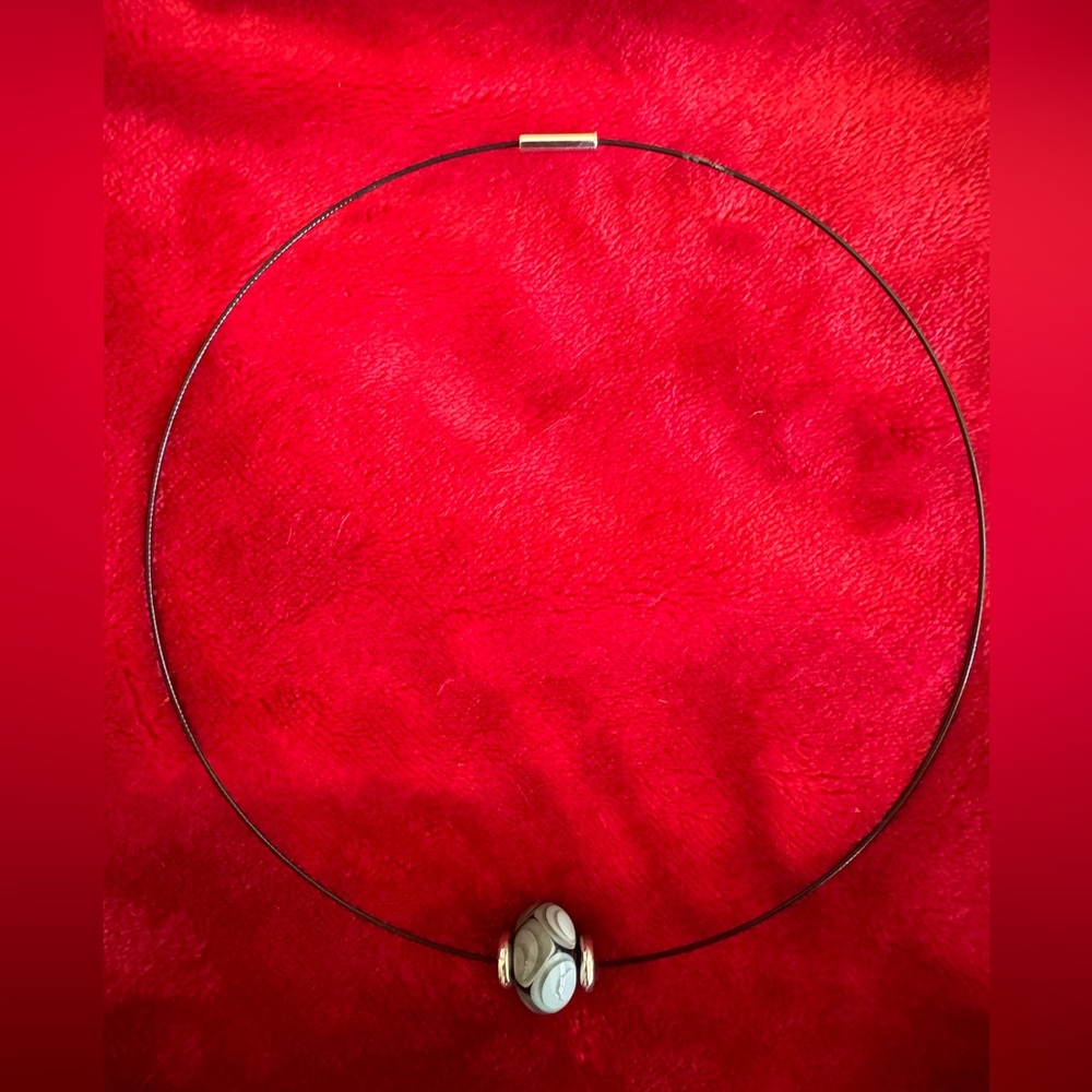 Circle colar style beaded necklace